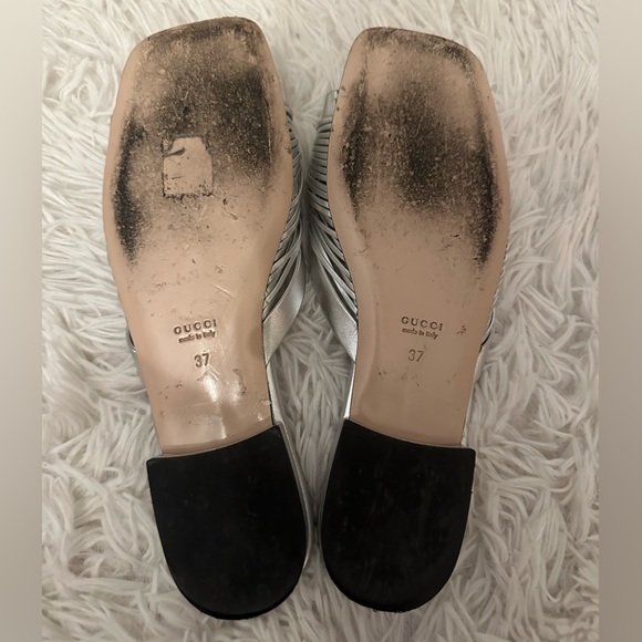 Gucci Silver Knotted Leather Flat Slides - Picture 4 of 7